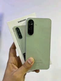 Galaxy A56 مستعمل لون رمادي جهاز نضيف ومرتب  الذاكرة 256/8GB  البطارية...