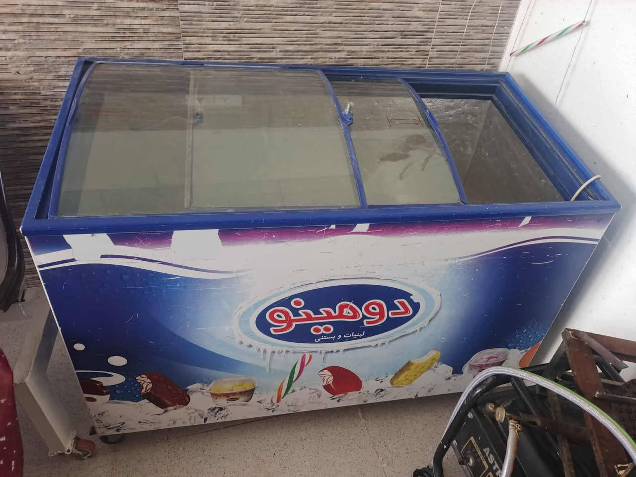 سلامو عليكم اخوان عندي هاي غراض محل مال دجاج ابيعن شلع ***********
