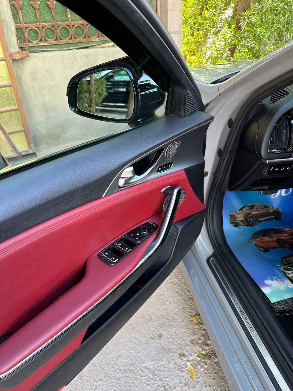 كيا ستنگر  2020 للبيع فقط🔻
3,3 tt (٦سلندر)
ماشية 54,000 ميل

Gt1 .
المواصفات معروفة مالتها 
فتحه بانوراما 
تدفئه تبريد كشنات اماميه
رادار جانبي 
توقف ذاتي
كشنات حضن لون احمر 
لد داخلي متغير 
دكتات مارسدس متغير لون

السياره عليها عطاسات 
عليها شوت بيرفورمنس🏁
السياره ما شاء الله نشطه وقويه 
صدرها جديد بالجيس
تايرات جديده قبل شهر بدلتهن كلهن

حادثها جاملغ عكس السايق قطعه وحده صبغ وشويه من البنيد ربعه تقريبا

رايدها ب ٢٠٠ وبيها مجال بسيط 
***********
الي بخاطره السيارة يتدلل ومكانها بغداد حي القادسية واللي يشوف سعرها مو مناسب يصلي على محمد وال محمد ويجي ياخذها ببلاش♥️
