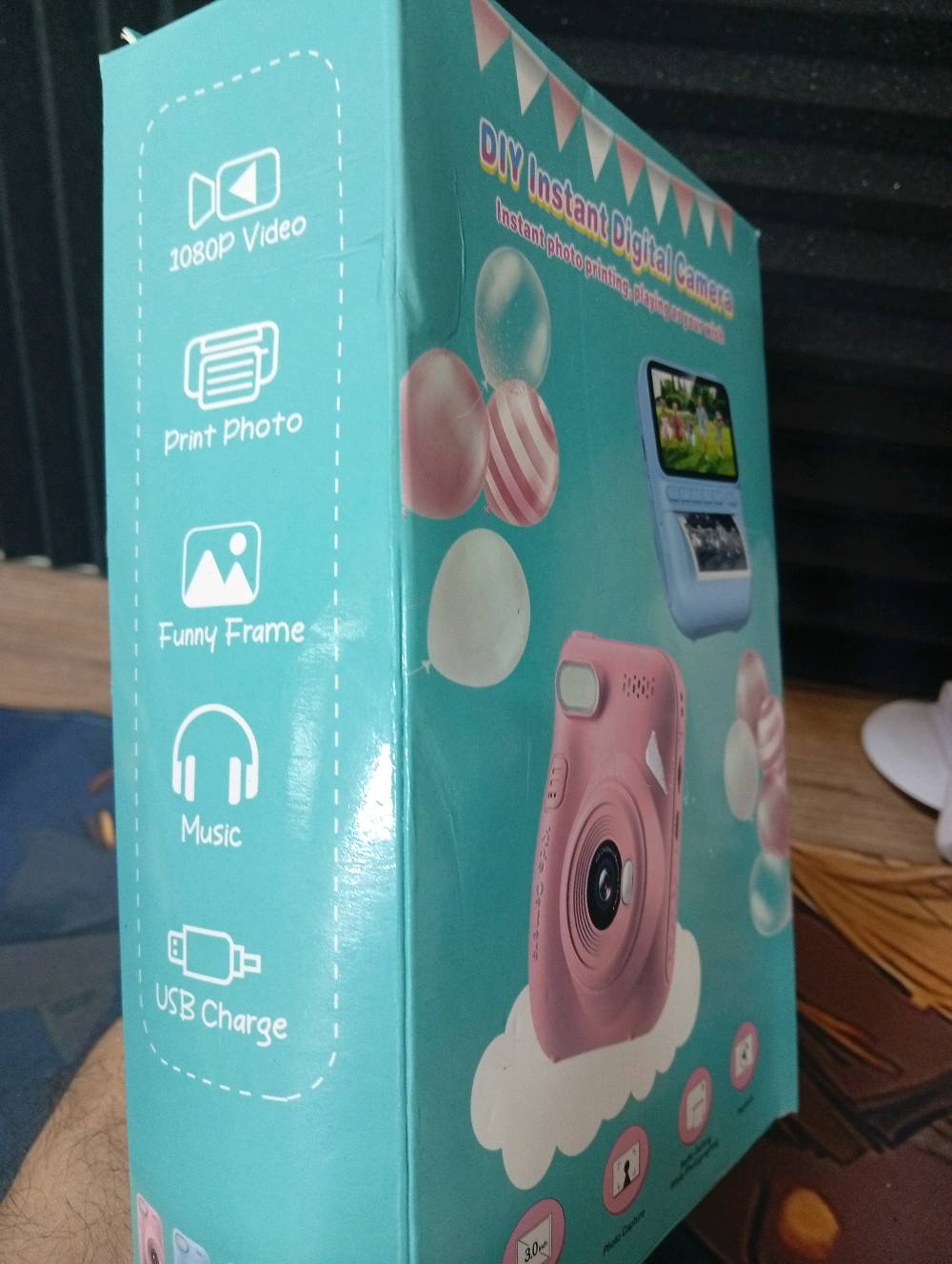 كاميرا فورية صورة و فيديو رام 8 كيكا شحن تايبسي طباعة الصور ابيض و اسود جديدة لوك بالكارتون كاملة الملحقات 
السعر 25 الف مع التوصيل لجميع المحافظات