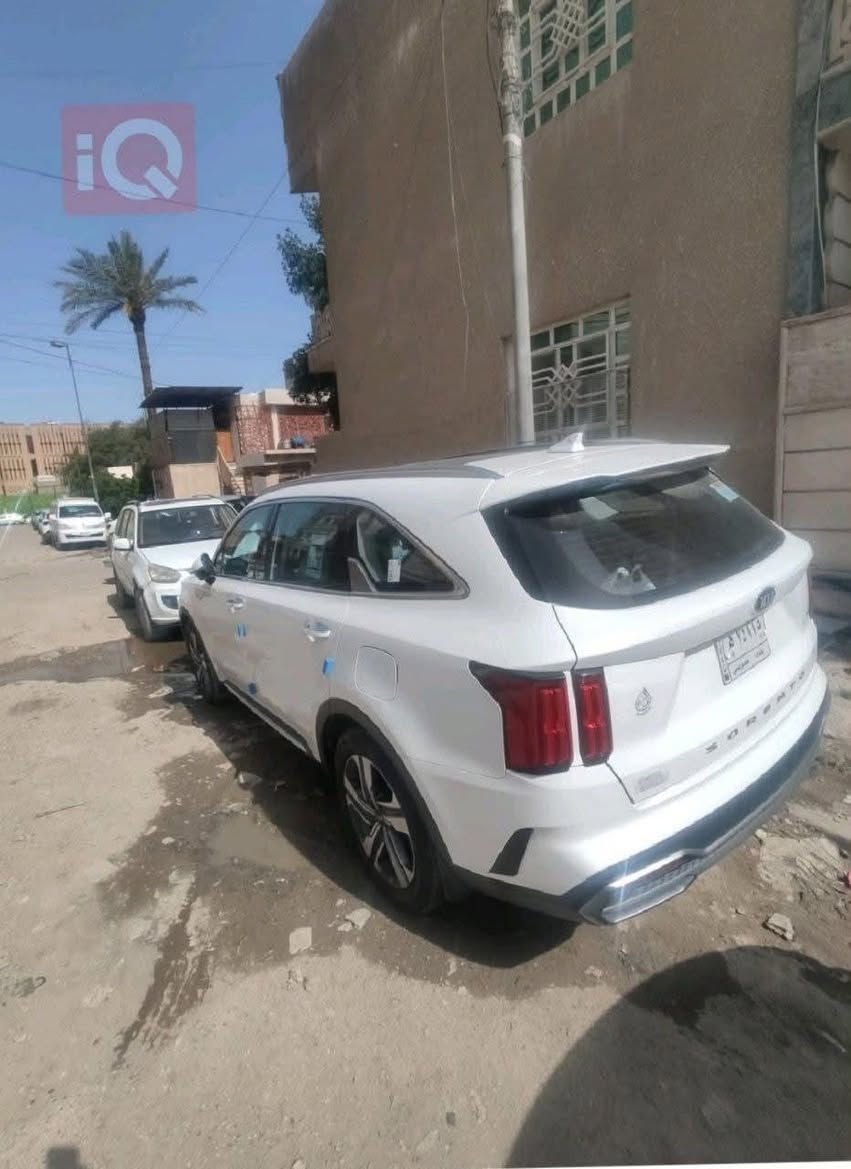 السلام عليكم
سورنتو موديل 2021 
مكان السيارة بغداد 
***********
السعر 262 ورقة 
المواصفات🌟
6 سلندر حجم المحرك 3.5
بانوراما 
الممشى 70 الف 
7 راكب جلد 
شاشة ابل كار بلي واندرويد اوتو 
شاشة كبيرة 
داشكام 
كراسي 2 كهرباء 
لايت led
الإشارة led
مثبت سرعة 
بصمة عدد 2 
4 وضعيات قيادة (اقتصادي /مريح / ذكي /رياضي ) 
إنارة  محيطة داخلية 
كامرة خلفية دوارة 
6 ايرباك 
جنطة كهرباء ذكية 
مانع انزلاق 
نظام نزول المنحدرات 
مري شفط كهرباء 
الجام 4 اوتو 
4 حساسات ضغط اطارات 
حساس الامطار 
ستائر خلفية بلادية 
شاحن لاسلكي سريع 
نظام مانع السرقة 
تشغيل عن بعد 
نظام صوتي دمام

السيارة كلش حلوة ونضيفة بيها ٣ اماكن بارد اثر رصعات وما ناقصها اي شي
