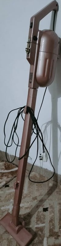 مكنسة كهربائية • أصلية • عليها مجال