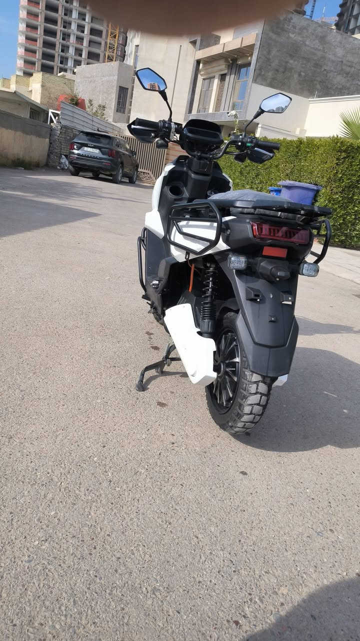 السلام عليكم دراجه شحن أباجي  زيرو مستعملة قليل  لايت عدسه زنون عالي ناصي بريكات هيدروليك خلفي امامي. ملف (3000) صاروخ بل مشي  6بطاريات مسطرة دراجه حلوه و ناعمه بل مشي  و تمشيك بل شحنه الوحده 80كيلو متر    السعر 1250
 و بيه مجال  مكاني بغداد المنصور او ساحة إلقاء استفار. *********** ‬‏بي واتساب ///
