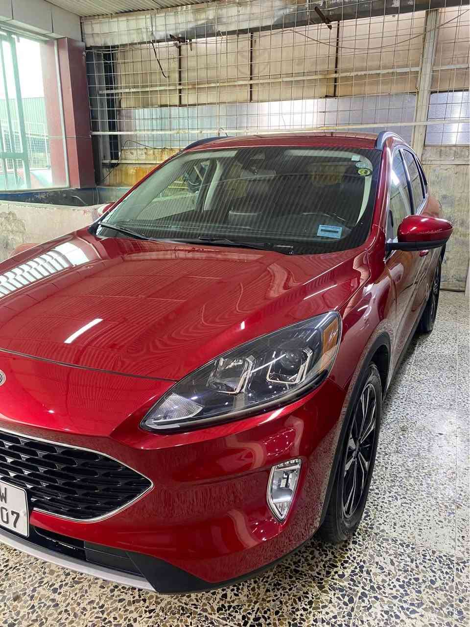 فورت يسكيپ مؤديل 2022سه ياره يه كى زؤر جوانو نويه هه موو شتى نوى كرايته وه هه تا 2030سه ياره كه مواسه فاتى به س سلايت نييه باقى فووله  55هه زار رويشتيه سه ياره كه دوو ده ركه ى سبوخه يه ك پى دى ئارى بچوكى هه يه يرباك به س شانى سيسته مه يه ك قوپى بچوكى له ناو ده ركه ى كرديه داواى 130وه ره قه ى ده كه م 
*********** أربيل, العراق
