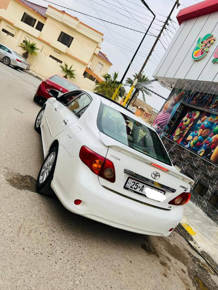 سلام عليكم ورحمة
كورلا موديل 2009 
خليجي حجم محرك 18 
الون ابيض 
مواصفات GL 
رقم دولي بسمي هزه ورقم جديد 
حته رقم لوحات مميز 
مواصفات فول سلايت فتحه 
داخل صاج 
تحكم ستيرن تبريد لمس 
حساسات خلفيه 
فول مواصفات 
ويل كروم 
سياره جديده كسر كارتون جديده مال بيت جاهزه من كلشي 
صدر خلفي امامي جديد 
تواير جدد 
سياره بدون ضرر 
بيه بارد شبر باب نفر 
مكان سياره صلاح الدين شرقاط 
***********
