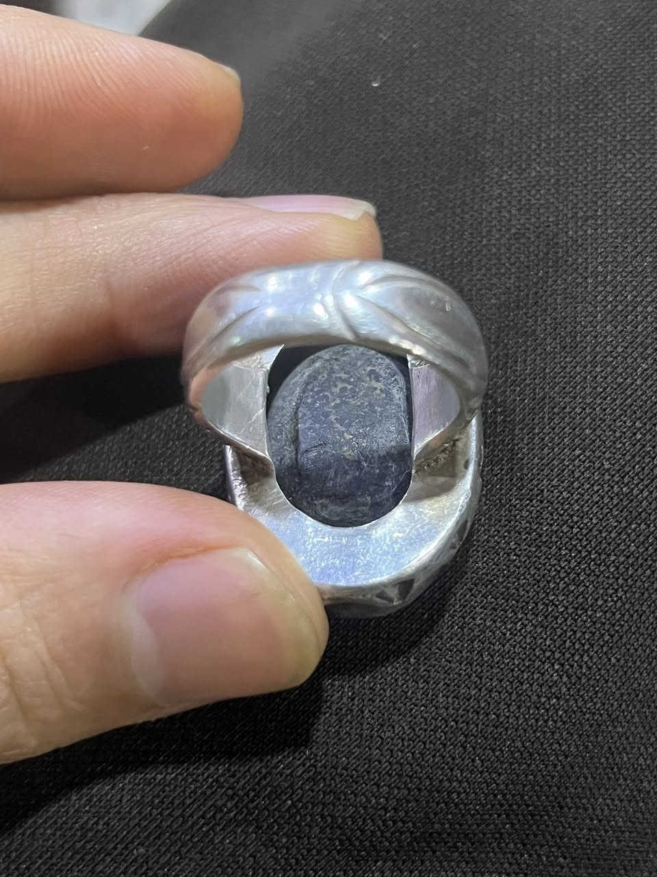 بس الفضه تسواله 200ومحبس ماعرفله اني وريد ابيعه شراي يتصل***********
