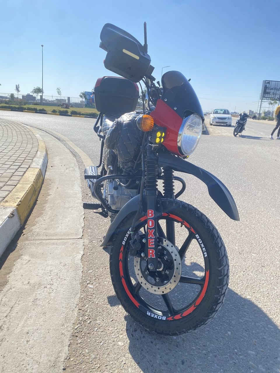 السلام عليكم بوكسر 23رقم بغداد بسمي 
الدراجة كفالة عامة النضافة 100/100 
العنوان بغداد ***********
