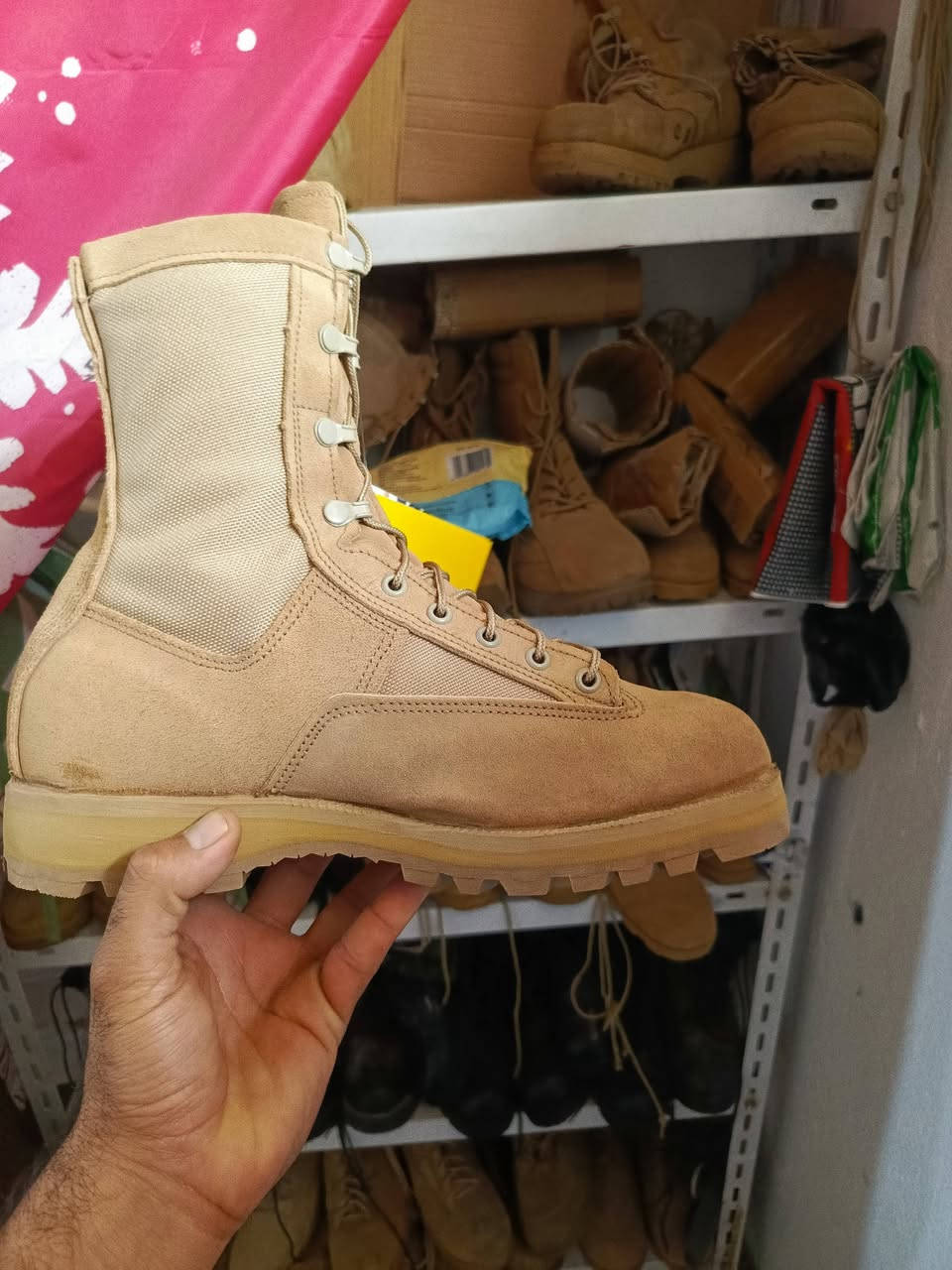 ابلفل امريكي جديد حجم 42ونص أو 43
يوجد توصيل  بي فقط واتساب ***********
 وهذا فقط اتصل ***********
