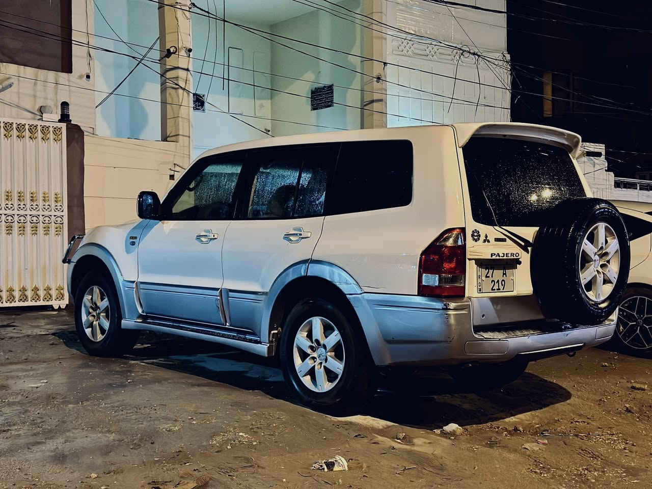 باجيرو 2007 للبيع مكفولة كفاله عامة كشر مكينه كير حدادية مكينه 3800سيارة جديدة رقم جديد  مميز السعر 100 للأستفسار اكثر 
اتصال فقط ***********
