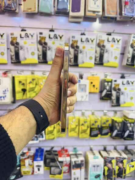 السلام عليكم للبيع 
iPhone 12 pro max 
ذاكره 256 
بطاريه 76‎%‎ بلاد ابد ميصرف 
الجهاز ماستر A/AA
لون ذهبي نضافه 98% 
كله شغال فقط مبدل شاشه اصليه اصليه فول دقه وسلاسه فيس ايدي واكف الباقي كفاله كامرات اتصال صوت انترنيت كله شغال السعر قفل 310 الف مكاني بغداد مدينه الصدر قطاع 18 رقمي ***********
