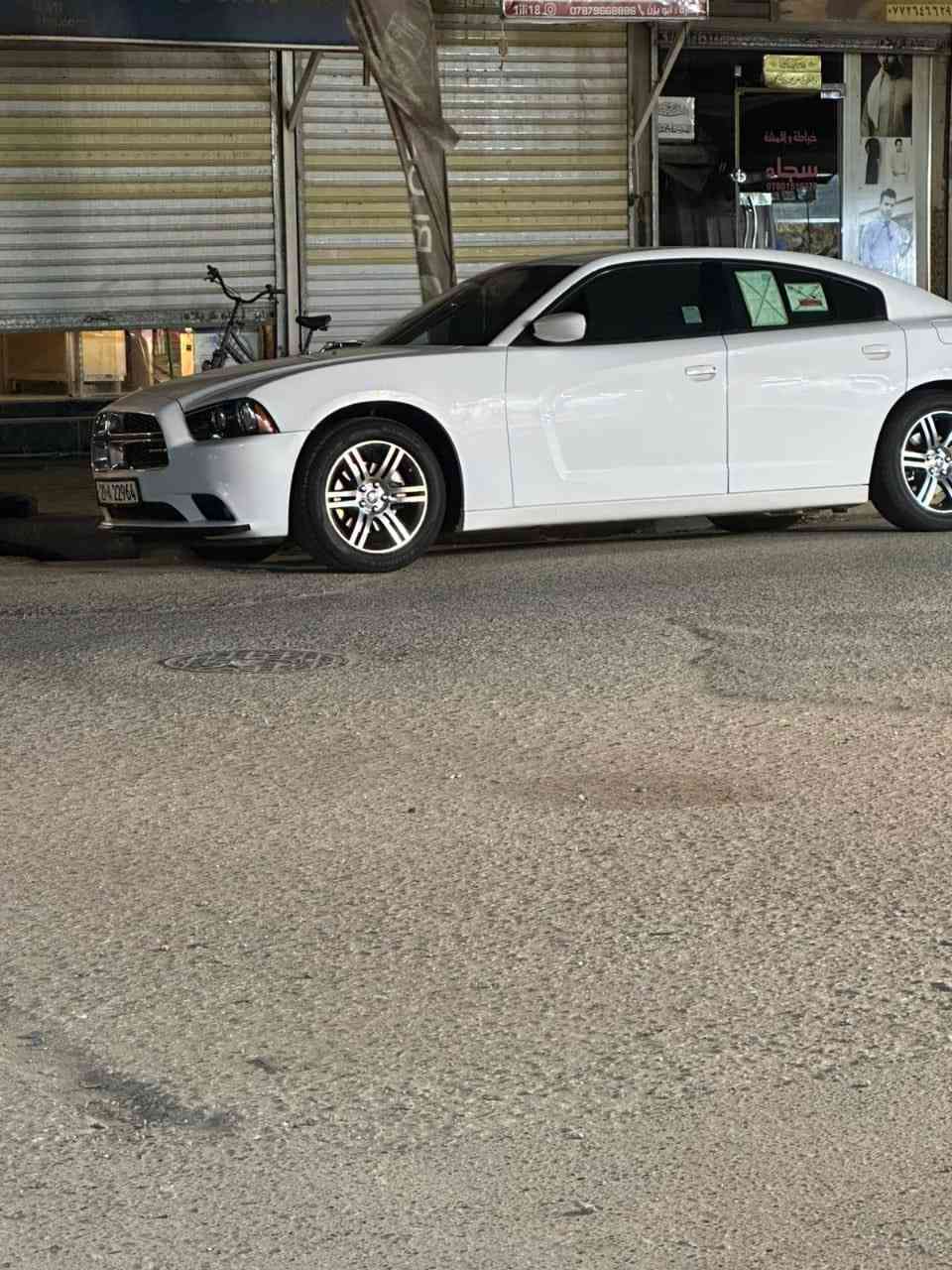 سلام عليكم
 جارجر كنديه موديل ٢٠١3 رقم واسط  انكليزي باسمي سنوية ل ٢٩ السياره جاهزه مابيه اي نقص  موصفاتة فول داخله قرميدي كير طياره شاشه جبيره كشنات حضن هواي مواصفات بيه السياره ماشيه 112/ بيه تبديل بس بنيد لا ايرباك ولا اي شي جان بيه بنيد SRT ورجع مالته البلادي السياره احله من الصور مكانه بكربلاء السعر 170$ وبيه مجال بسيط استفسار اكثر اتصل 
***********
