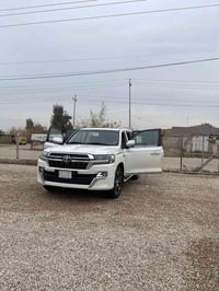 لاندكروز ٢٠٢١  ساز رقم بغداد  ٨ سلندر ٤٦٠٠  ماشية ٨٢ الف  مكفولة كفالة...