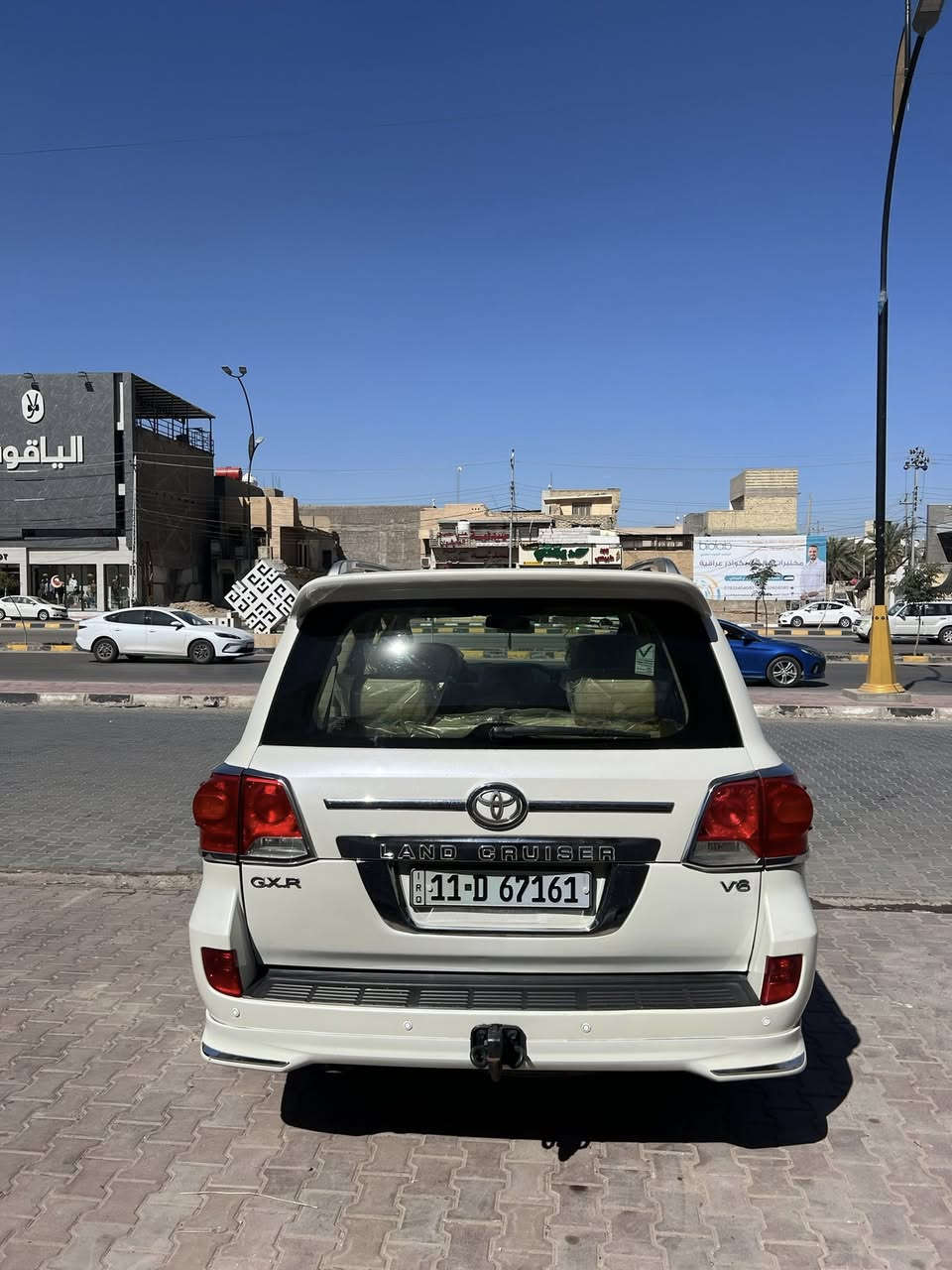 السلام عليكم ورحمة الله وبركاته

للبيع – تويوتا لاندكروزر GXR
📌 موديل: 2013
📌الرقم بغداد    السيارة باسمي شخصياً

🔧 المواصفات:
 • المحرك: V6
 • الكير: أوتوماتك
 • الدفع: رباعي 4WD
 • بصمة تشغيل
 • ثلاجة
 • تبريد ثلاث قطع
 • شاشة
 • كاميرا
 • مانع انزلاق
 • إشارات بالمرايا
 • فتحة سقف 

 
 🔸 السيارة كلش نظيفة وما بيها أي نقص 
 🔸خالية من العيوب
 
 🔸 مكفولة من الضربه 
ما عدا بيها بطش 5 قطع 

 موقع السياره / النجف الاشرف

📞 للاستفسار:
***********
السعر :290  
وبيها مجال حق الجيه
