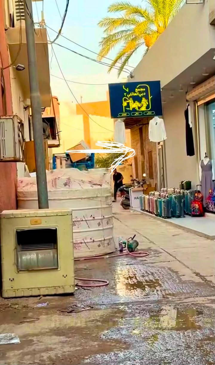 سلام عليكم بيت 100مربع.ابصف مجمع دبي عائلي  تابو صرف مكان تجاري
داخل سوق. فرع حاجة الف. رقم هاتف /***********
