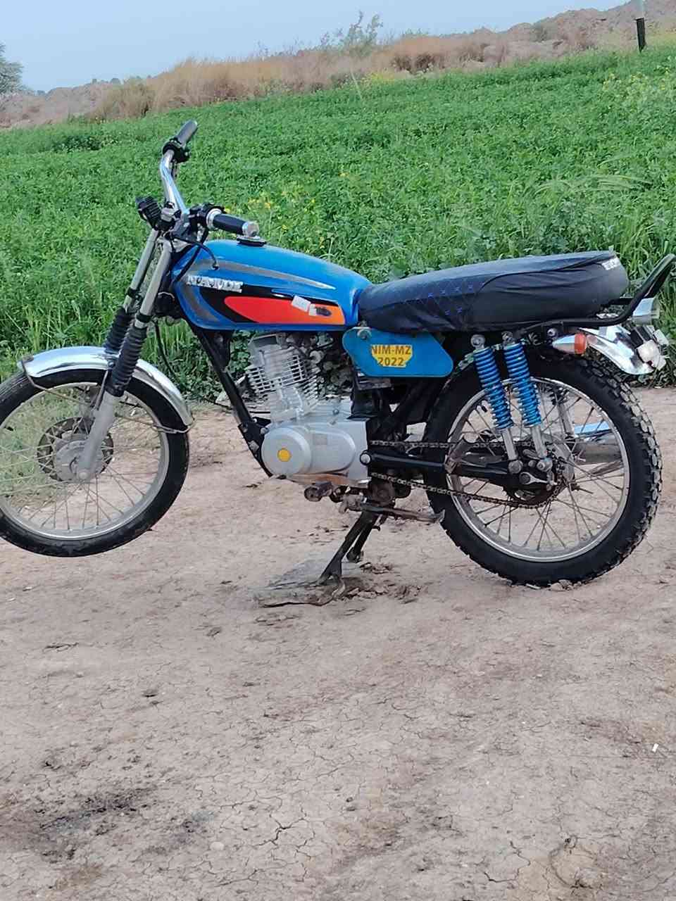 سلام عليكم دراجة للبيع موديل 2022 نامه MZ الدراجه خير من ألله هندر واحد ولدراجه كلك كلك المكان الرفاعي السعر 500 وبيها مجال رقمي ***********+واتساب
