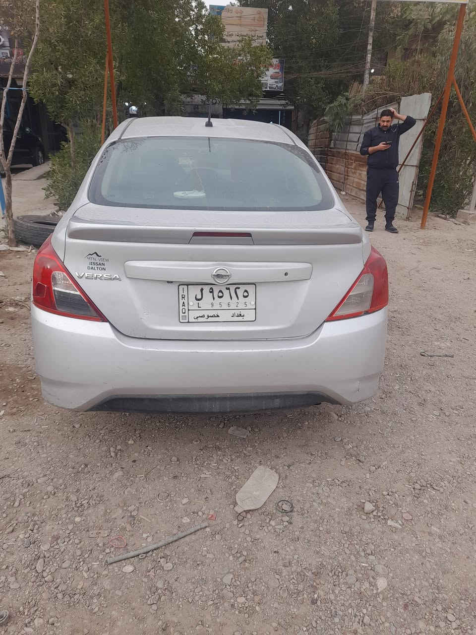 سلام عليكم نيسان فيرسة موديل ١٩ وارد امريكي حادثه جاملغ أمامي سيارة نضيفة يرادله ترتيب فقط سعر ٨٥ وبيه مجال حك جيه مكان دورة رقم ***********
