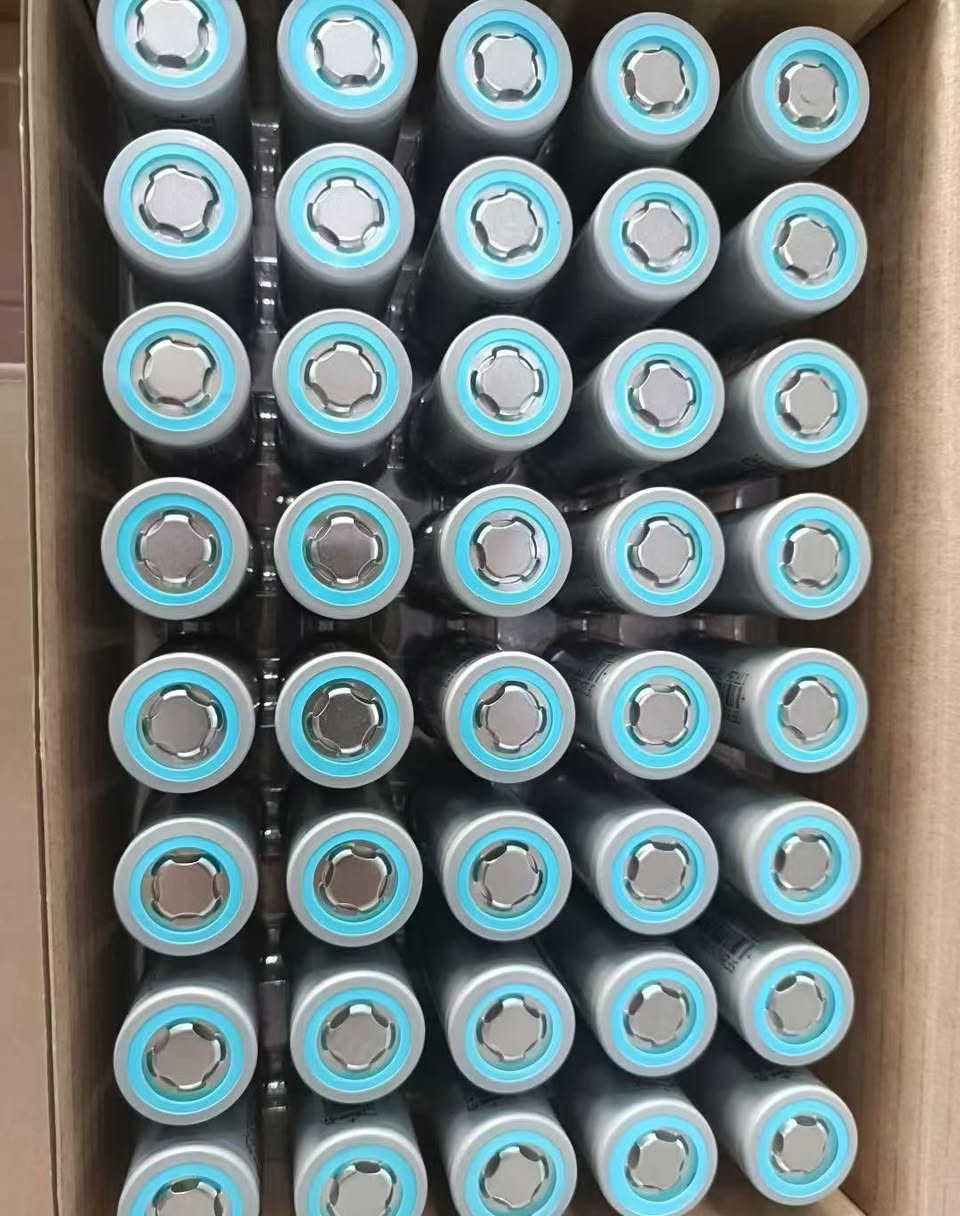 LiFePO4 Battery EVPS ITR26/70-50E 3.2V 5000mAh LFP battery 5.0Ah Lithium Iron Phosphate Battery cell,Solar Fans,Solar Streetlight, Solar Energy Storage, Solar Surveillance Systems.
Model: EVPS ITR26/70-50E 3.2V 5000mAh battery
Typical Capacity: 5000mAh
Nominal Voltage: 3.2V
Charging Method: CC-CV
Charge Cut-off Voltage:3.65±0.05V
Discharging Cut Off Voltage: 2.5V±0.05V
This EVPS ITR26/70-50E 3.2V 5000mAh  battery model is ideal for Model aircraft battery.Sweeping machine,solar fan, Balance car,drift car,scooter,thinking car, vacuum cleaner,microphone,Solar system, Solar monitoring, Solar Streetlight, Solar Energy Storage, Solar Surveillance Systems,Solar Lights,Solar Fans,Electric lawnmower,LED Flashlight,Mobile energy storage,Electric drill battery,Electric tools as it has a great capacity 6000mAh and even good burst power


**إذا كنت صاحب هذا الإعلان وتريد حذفه لأي سبب، رجاءا أرسل رسالة إلى الدعم الفني**