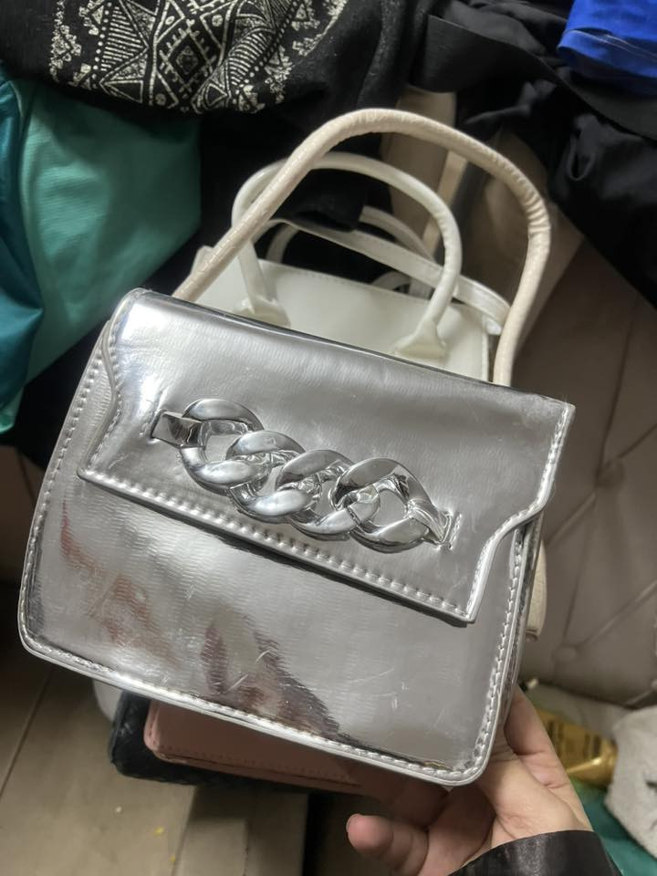 القطعه ب٤


**إذا كنت صاحب هذا الإعلان وتريد حذفه لأي سبب، رجاءا أرسل رسالة إلى الدعم الفني**