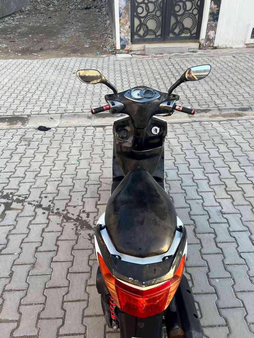 للبيع دراجه سكنس فحل مال رمبه   ماشيه 18الف حقيقي كفراته اصليه  محرك بلادي برغي مملعوب بيه كهربائيات كلها شغاله وراقها كامله أوي نقص مابيها السعر (800》الف العنوان بغداد الكرخ الاتصال على الرقم*********** بغداد, العراق
