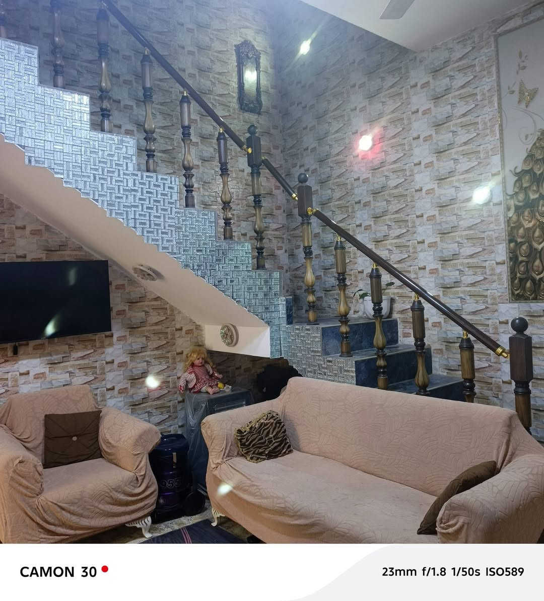 بيت للبيع مساحة ١٠٥ متر حي ميسان شارع البوريات قطاع ٢٢ خلف التجاري الطابق الأول طارمه واستقبال وصاله ومطبخ وغرفه وصحيات الطابق الثاني غرفه ٥*٥ وصاله وصحيات للاستفسار الاتصال على الرقم ***********

