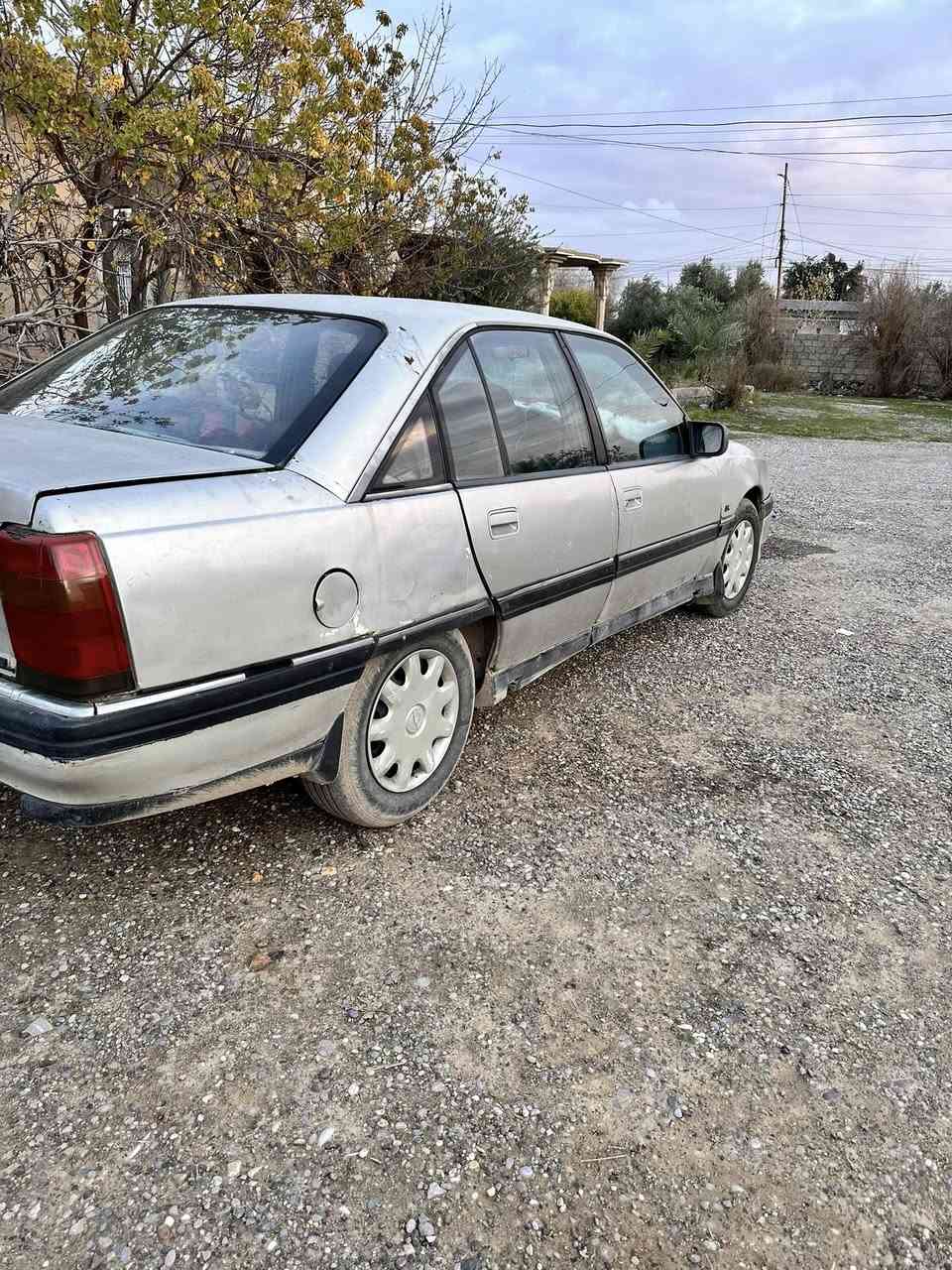 السلام عليكم 
اوميكا محرك 20 رقم الماني كابون بانزين سنويه عضم 
كيرها جديد محرك جديد سياره خدميه 
السعر ١٧ وبيها مجال بسيط 
***********
