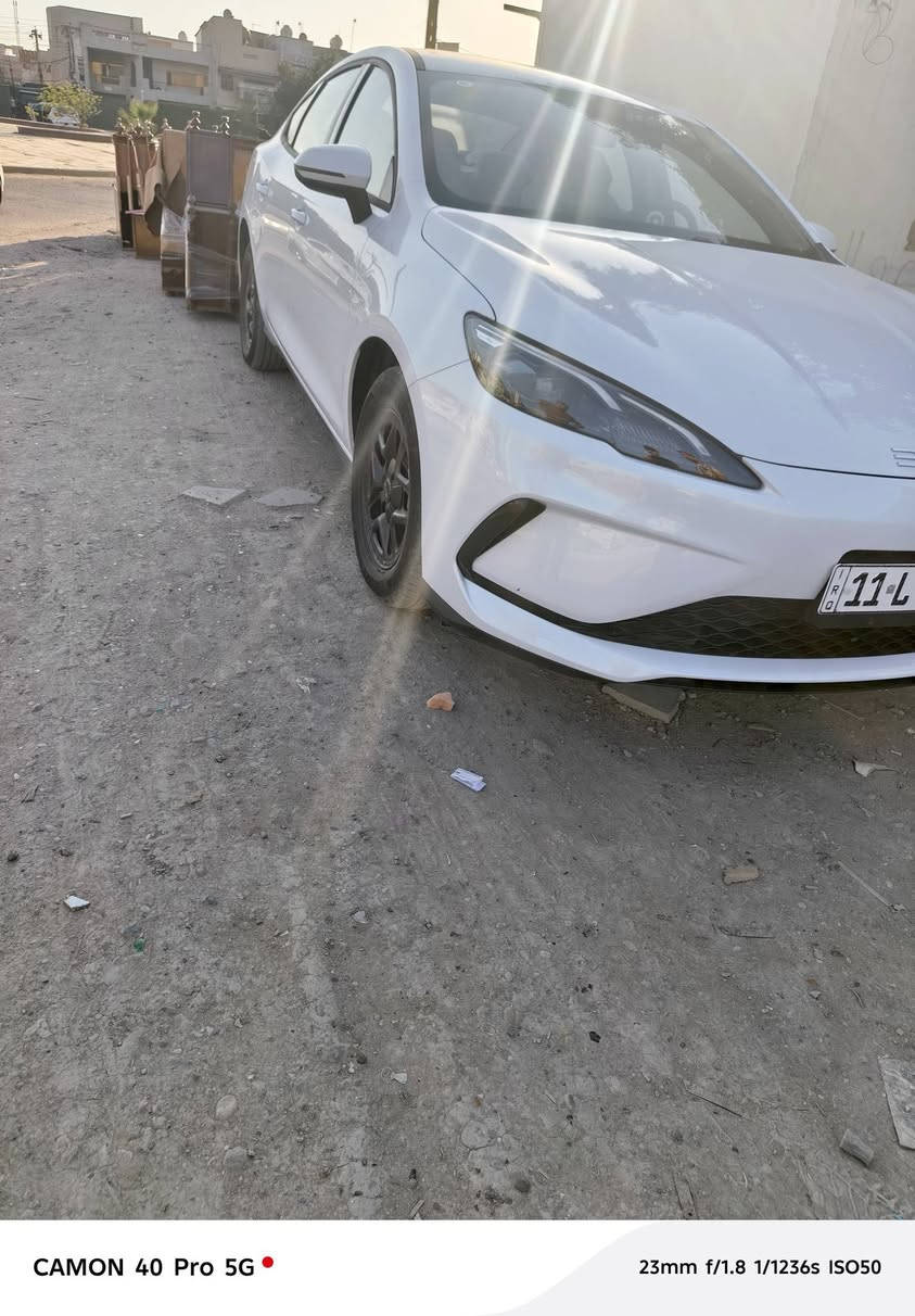 السلام عليكم
بي وايدي سيل 5 وضع الشركه 
ماشيه تقريبا ٣ ألف مكانه البياع 
السياره كفاله عامه أي نقص مابيه 
ولا بيه شخط سعره ١٨ ونص بيه 
مجال بسيط ليريده يخابر ويدلل
***********
