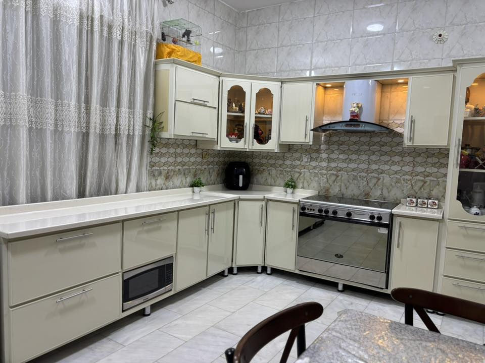 كاونتر درجه أولى للبيع الأمنيوم اخو الجديد مستعمل قليل والاجهزه طباخ شافطه مايوكرويف غير مستخدمه جديده سعر مليونين بدون أجهزه مليون مكان بابل الاستفسار واتساب ***********
