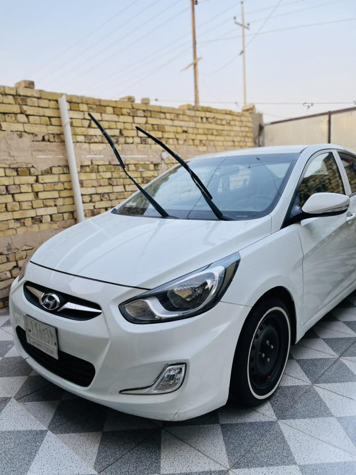 السلام عليكم اكسنت 2013خليجي ل1600 قطرتين تبديل بنيد بيه ودحجات تخم تاير كير مكينه حداديه بحاله جيده شاشه كامره لايت عالي ناصي زنون بلاجكتور زنون تحكم تبريد شغال ***********
