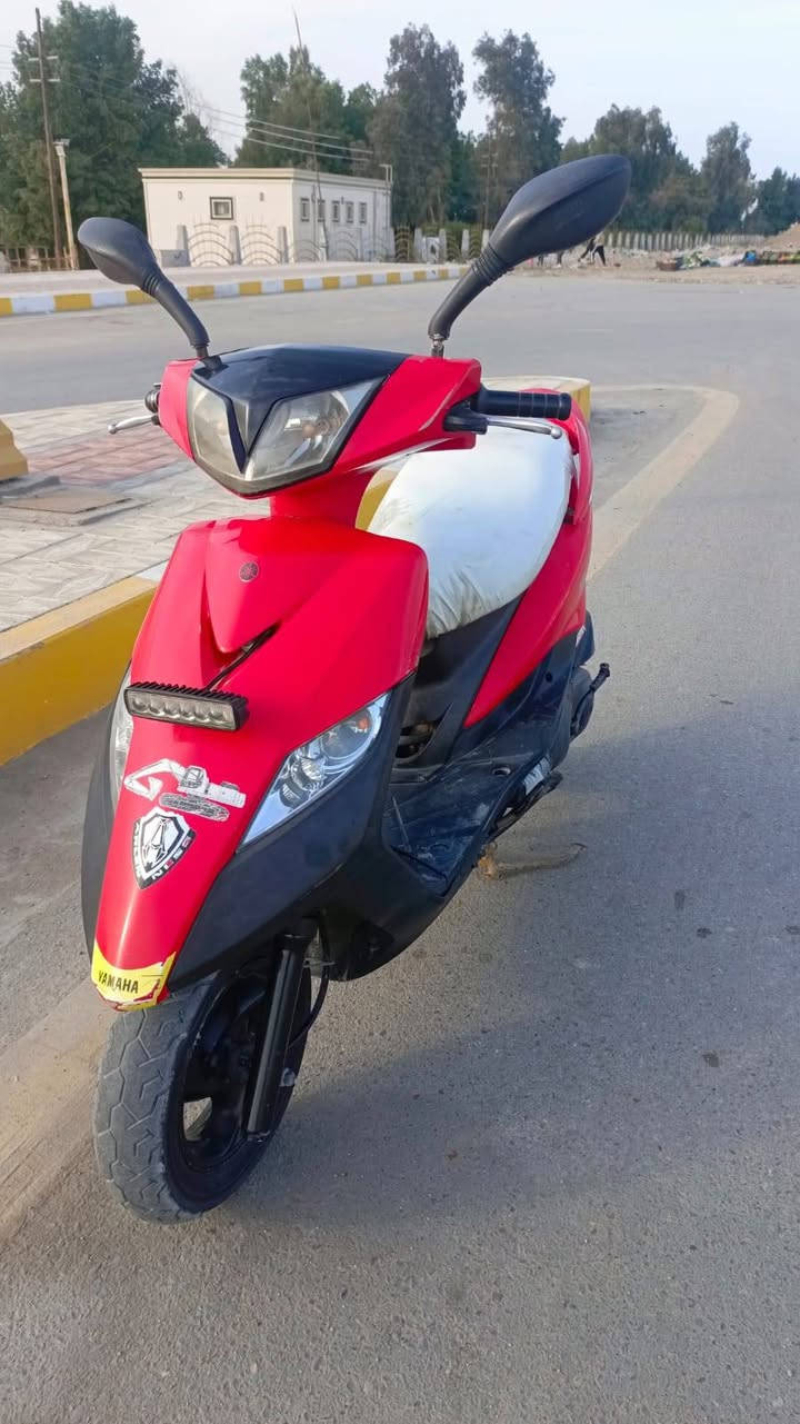 السلام عليكم دراجه ماكس ثعلب طالعه من معرض الزيتون وصل موجود  للبيع دراجه بلاديه من محرك وكفرات وكهربايات شغاله كلها ليت بك ليت هورن أشاير يمنه يسره رباعي سلف هندر السعر 725وبيها مجال لشراي المكان ناصريه مركز /***********
