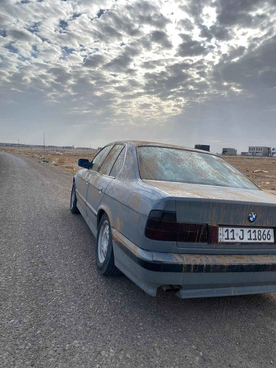 السلام عليكم شباب BMW5250مسكر  نضيفه ما بيها اي عيب يحتاجلها صدر امامي سعرها 65 وبيها مجال قليل مكانها تكريت ***********
