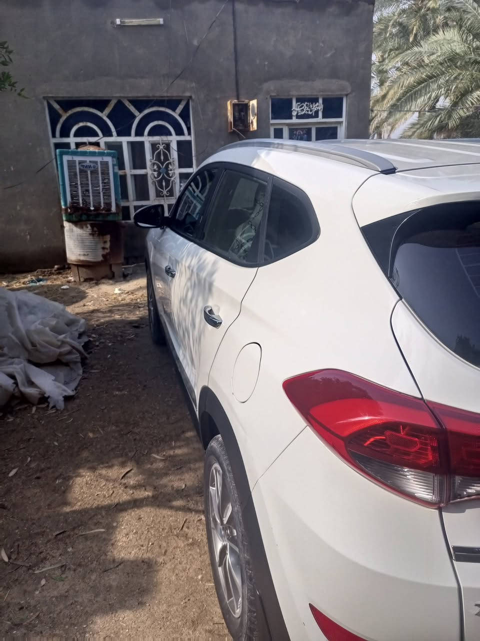 سلام عليكم 
سيارة توسان للبيع موديل 2018 مكفولة من الضربة والصبغ سيارة حلوة متوازي على بيعتها عندي بنيان والسونار مرفق بالمنشور السعر 179 ورقة وبيها مجال رقم المبايل ***********
