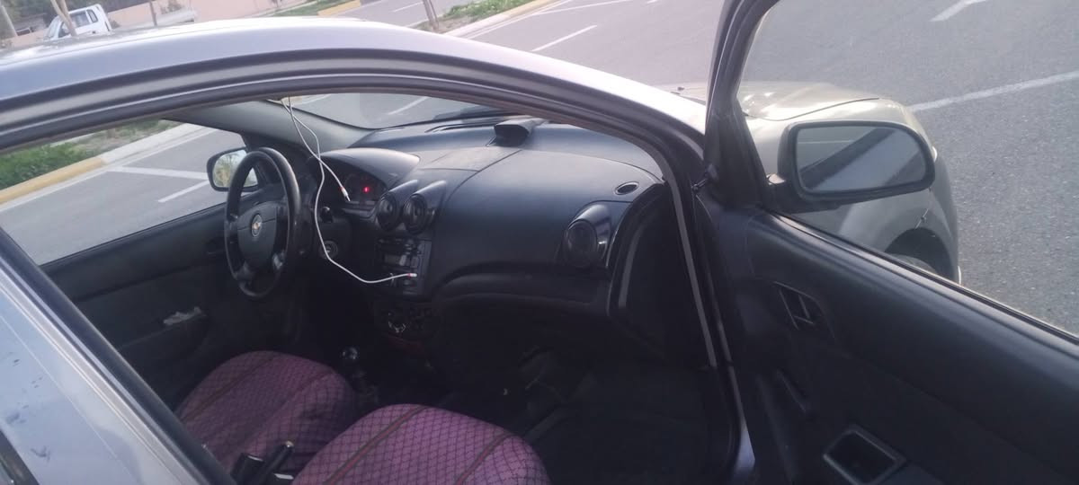 افێۆ گێر عادی مەکینە گەورە سەنەوی تازەیە 
بەشەرتی گێرومەکینە یەك بارچەی بۆیاخە تۆزێک تعدیلی هەیە سەیارەکە نوقسانی نیە
پێشودوای تازە داگیراوە چوارتایەی تازەی لەژێرە بەشەرتی تحویل وکالە سعر48 مجالێکەم
***********
*********** كالار, السليمانية
