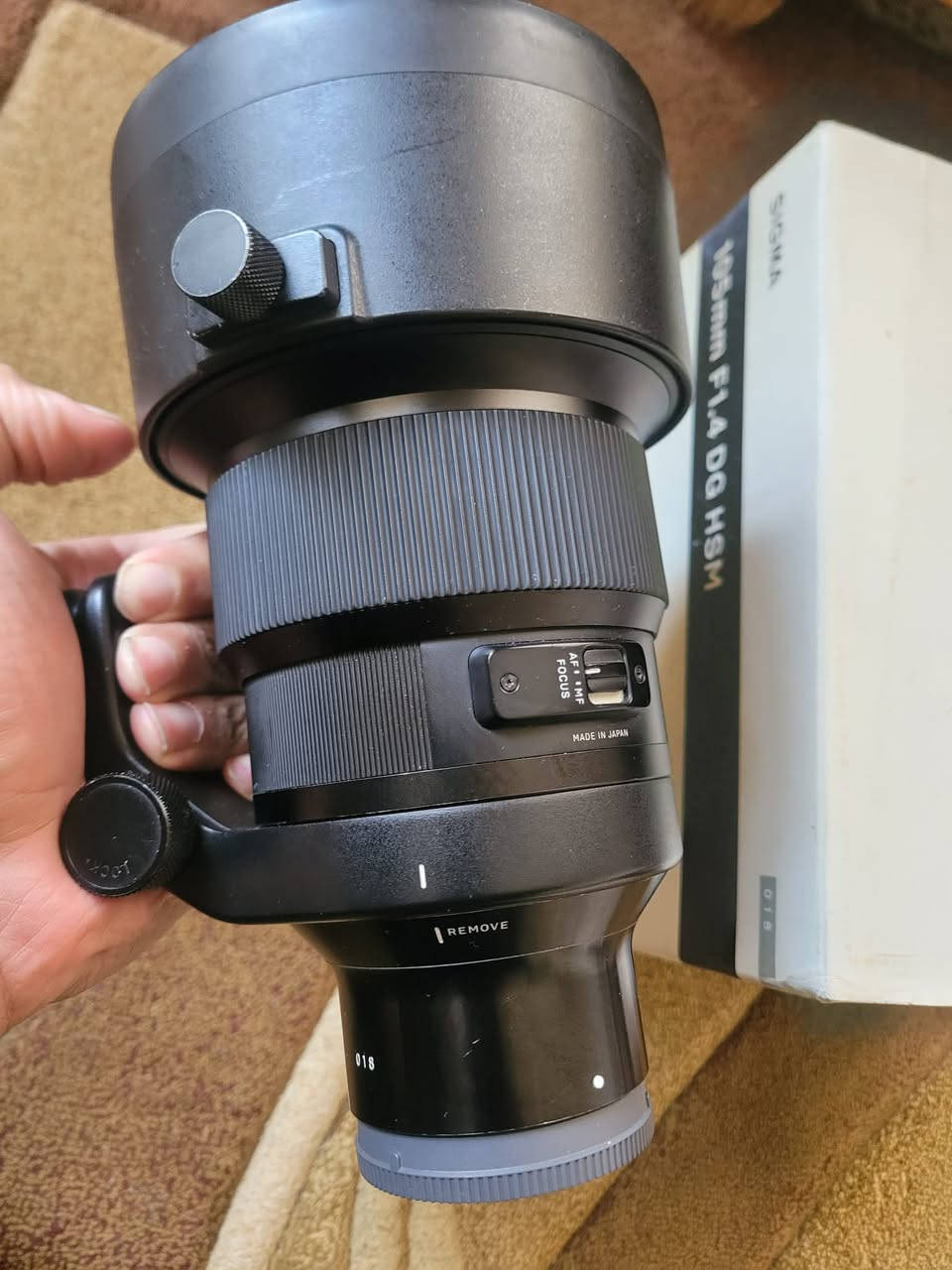 للبيع: ملكة العزل - عدسة Sigma 105mm f/1.4 Art
• النظافة: 98% (شبه جديدة وموضحة بالصور).
• الملحقات: العدسة بكامل نظافتها، فقط الغطاء (القبق) الأمامي مفقود.
• الأداء: العدسة غنية عن التعريف، تُلقب بـ "ملكة العزل"، مثالية لجلسات التصوير الفوتوغرافي والبورتريه.
• ملاحظة: العدسة مقطوعة من الإصدار (Discontinued)، وكان آخر سعر لها هو مليون و٦٠٠ .
🔹 السعر: مليون و200 ألف دينار.
تفاصيل إضافية:
• سبب البيع: طبيعة عملي حالياً تتركز على تصوير الفيديو والإعلانات، والعدسة اختصاصها التصوير الفوتوغرافي والجلسات.
• المراوس: أقبل المراوس مع عدسة Sigma 24-70mm DG DN Art (الجيل الثاني) حصراً.

الأخوة الطيبين: العدسة معروفة قيمتها وأداؤها، يرجى عدم بخس السعر لمن لا يعرف مواصفاتها.


**إذا كنت صاحب هذا الإعلان وتريد حذفه لأي سبب، رجاءا أرسل رسالة إلى الدعم الفني**