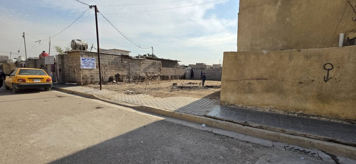 سلام عليكم مرخصةمديرالاكروب المحترم قطعه ٢٠٠ متر واجه واجه ١٠ ونص شارع عريض موقع مرتب القدس عله قريبه عل شارع العام بجانب الحسينيه سعر مناسب ومستعجل اتصل ***********
