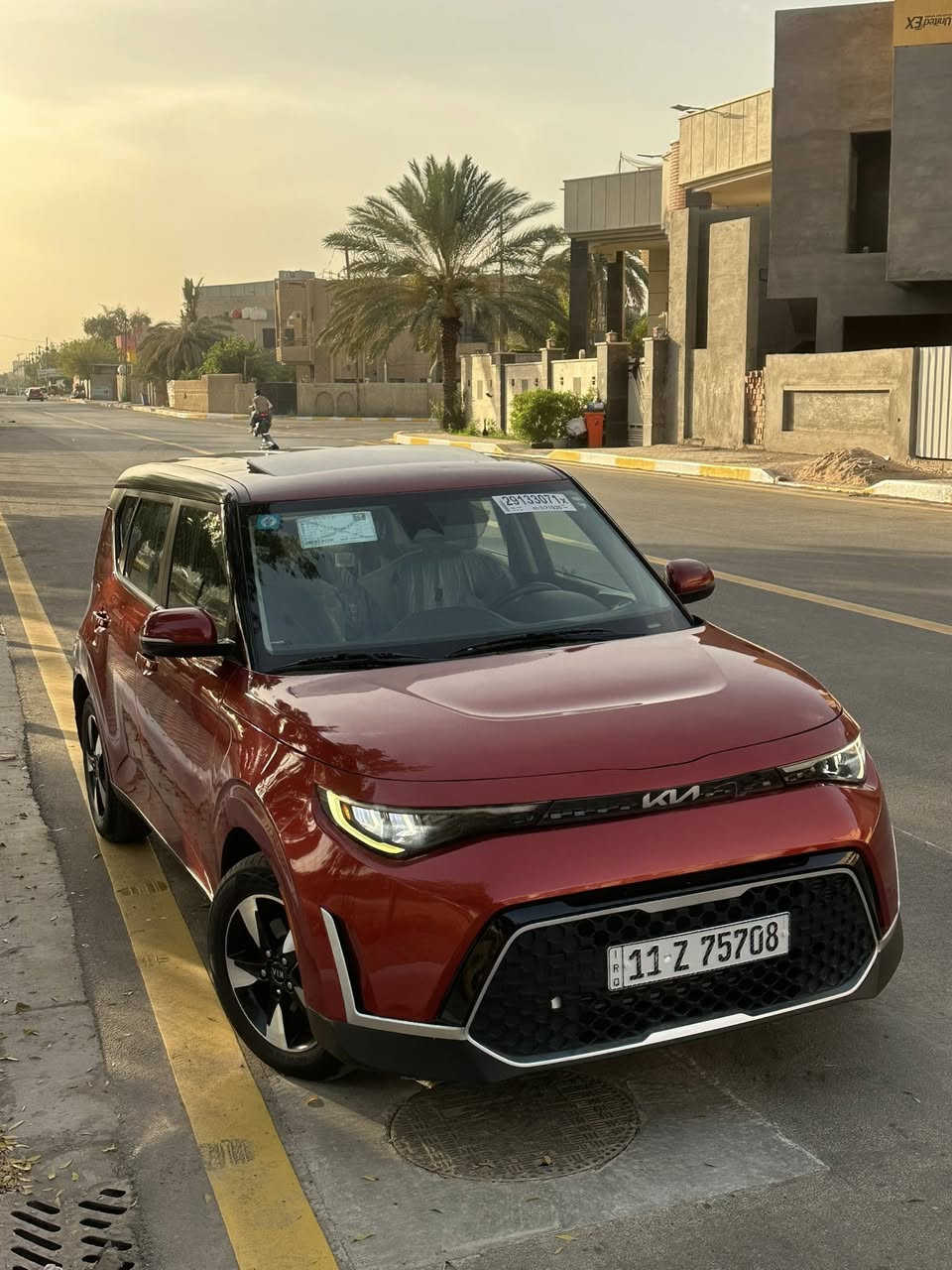 السلام عليكم
للبيع فقط فقط فقط 
كيا صول 2023  فئة ex  ❤️
لون مميز وفوول مواصفات 
ماشي قليل جدااا
 حداثها كما موظح بيها بارد وصبغ مااكلك مكفولة 
مكينة 2000 دوش 
فول تحكمات وبصمة وفتحة ورادار ولايت لد وعدسات وبكلايت لد هم 
مكاني بغداد الامين الثانية 
سعرها 133 بيها مجال حك شوفتكم حبايب..
***********
