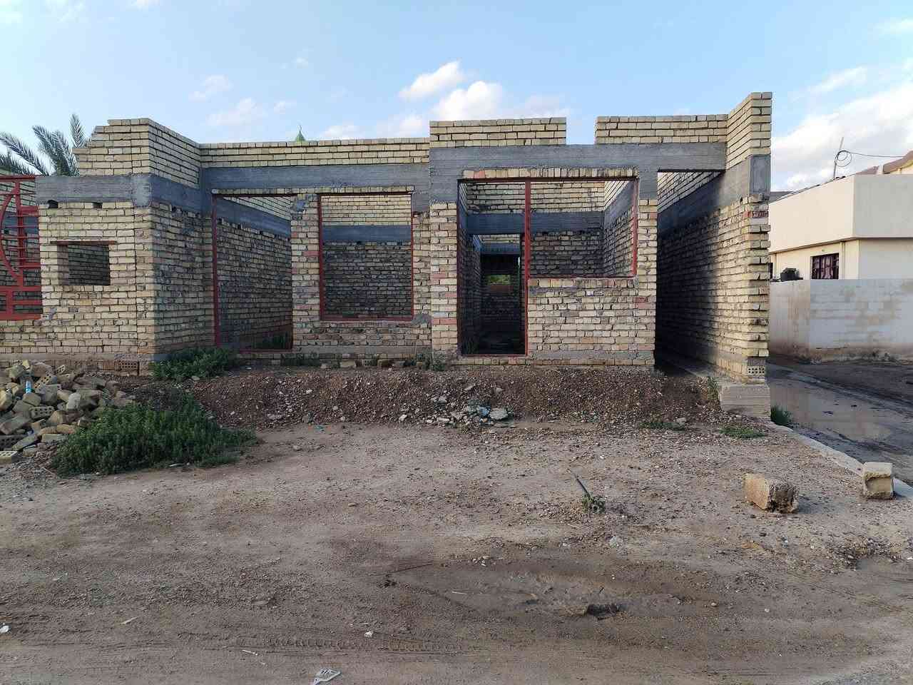 3. مشتملات مدخل قريه نديم  مساحت  كل مشتمل 150 متر يحتوي المشتمل علا مطبخ   حَولي  قرفه نوم  استقبال 
***********
