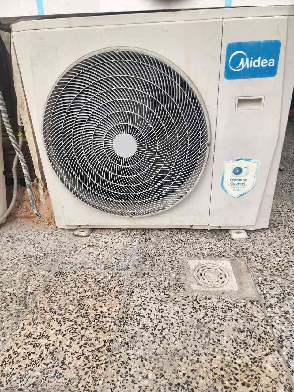 سلام عليكم سبلت ميديا 3طن بس تبريد بدون بوري غاز مقفول وكامل وعلا الفحص وضمان مكان بغداد الكماليه السعر 550 
***********
