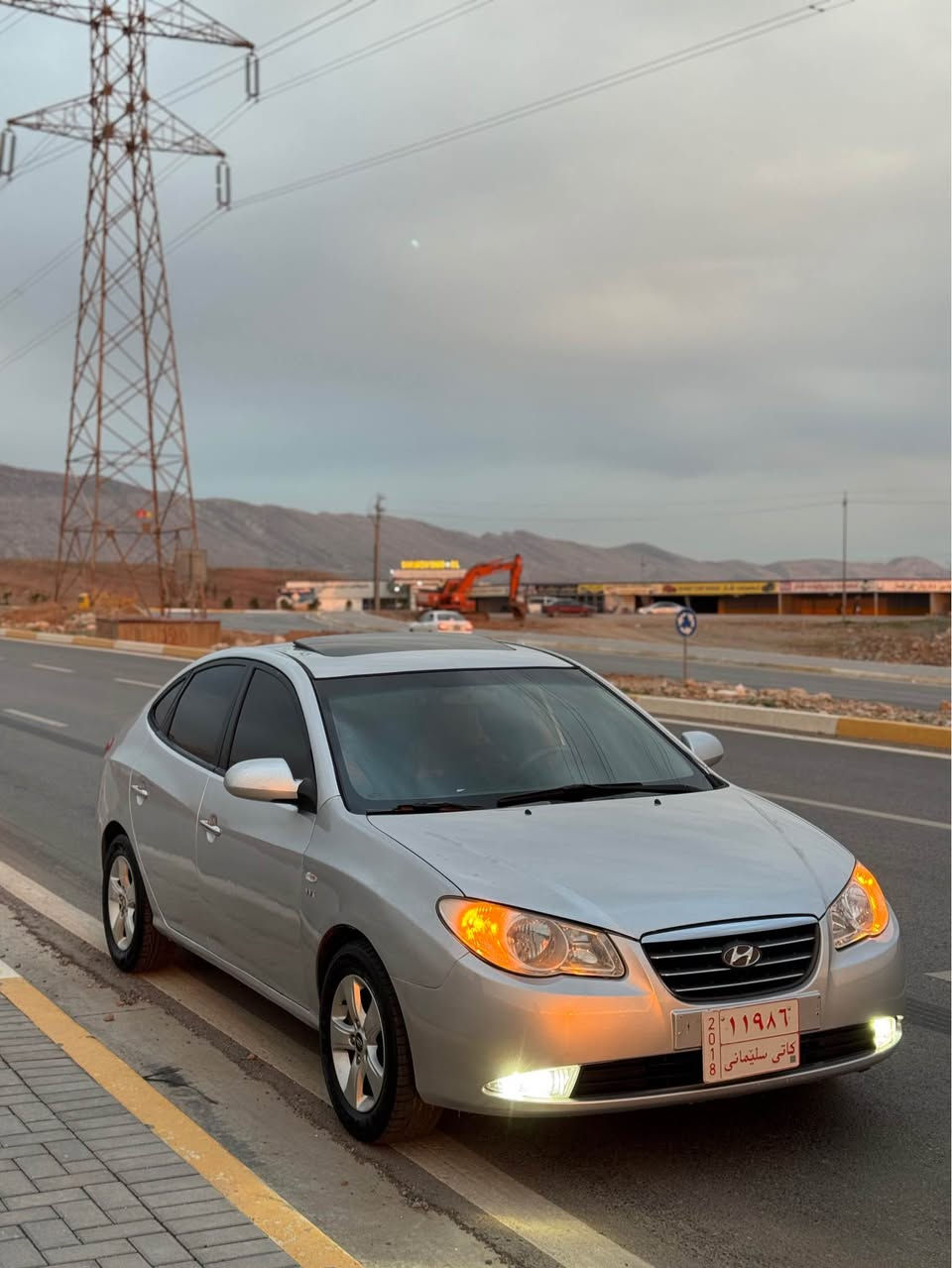 ئاڤانتی ٢٠٠٨ سلایت
فوول مواسەفات 
کوشین جلد و ناو ڕەش 
تەقە و ڕەقە بە شەرت 
سەقفی بۆیاخی نیە 
کەڤەر گۆڕاو نیە 
پشت و پێشی هیچی پێوە نیە

تکایە ئەگەر موشتەری نیت سەرم مەیەشێنە
***********
کۆیە كويسينجاك, أربيل
