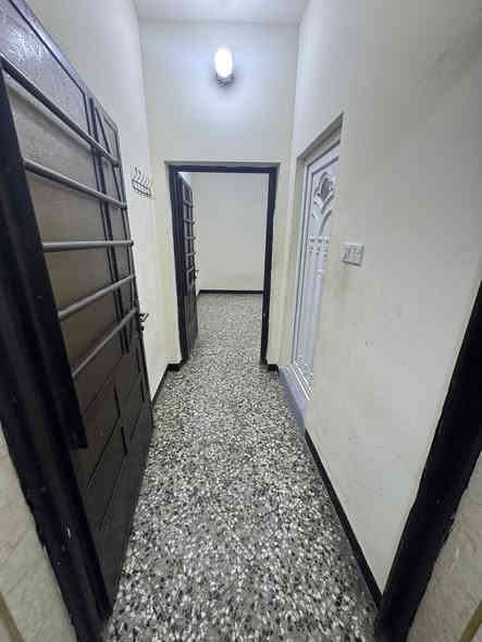 شقة ضخمة للأيجار 
المحتويات 🏠2 غرف نوم+هول و مطبخ +صحيات وسطح
الموقع مميز📍غزالية على الشارع العام البدالة مجاور كوخ المندي
الايجار 550 الف للأستفسار ***********
