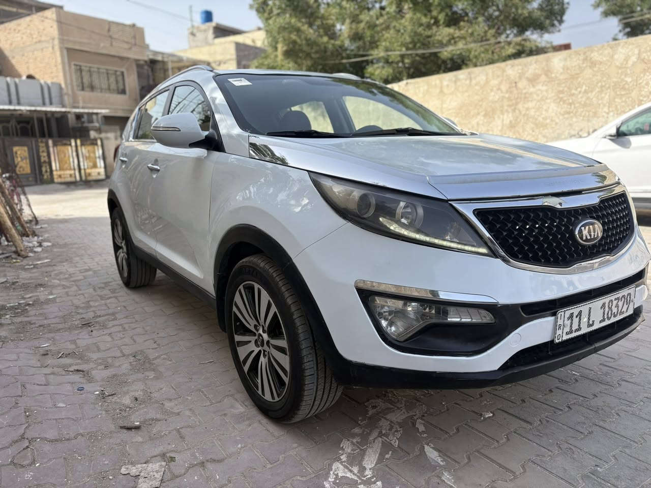 السلام عليكم كياسبورتج 2016 خليجي رقم بغداد الجديد سياره نضيفه حيل محرك وكير شركه بلاد بيهه صبغ شويه من جاملغ ماشيه ٩٥ حقيقي
محرك 2000 دوش
كامره بلاد
حساس دعاميه
حاكيه بلوتو
اشاير مري
تحكم ستيرن جهتين
نخم تاير جديد
صدر امامي خلفي جديد
تبريد ثلاجه
منظومه زنون
السعر ١٤٦ مجال بسيط ***********
