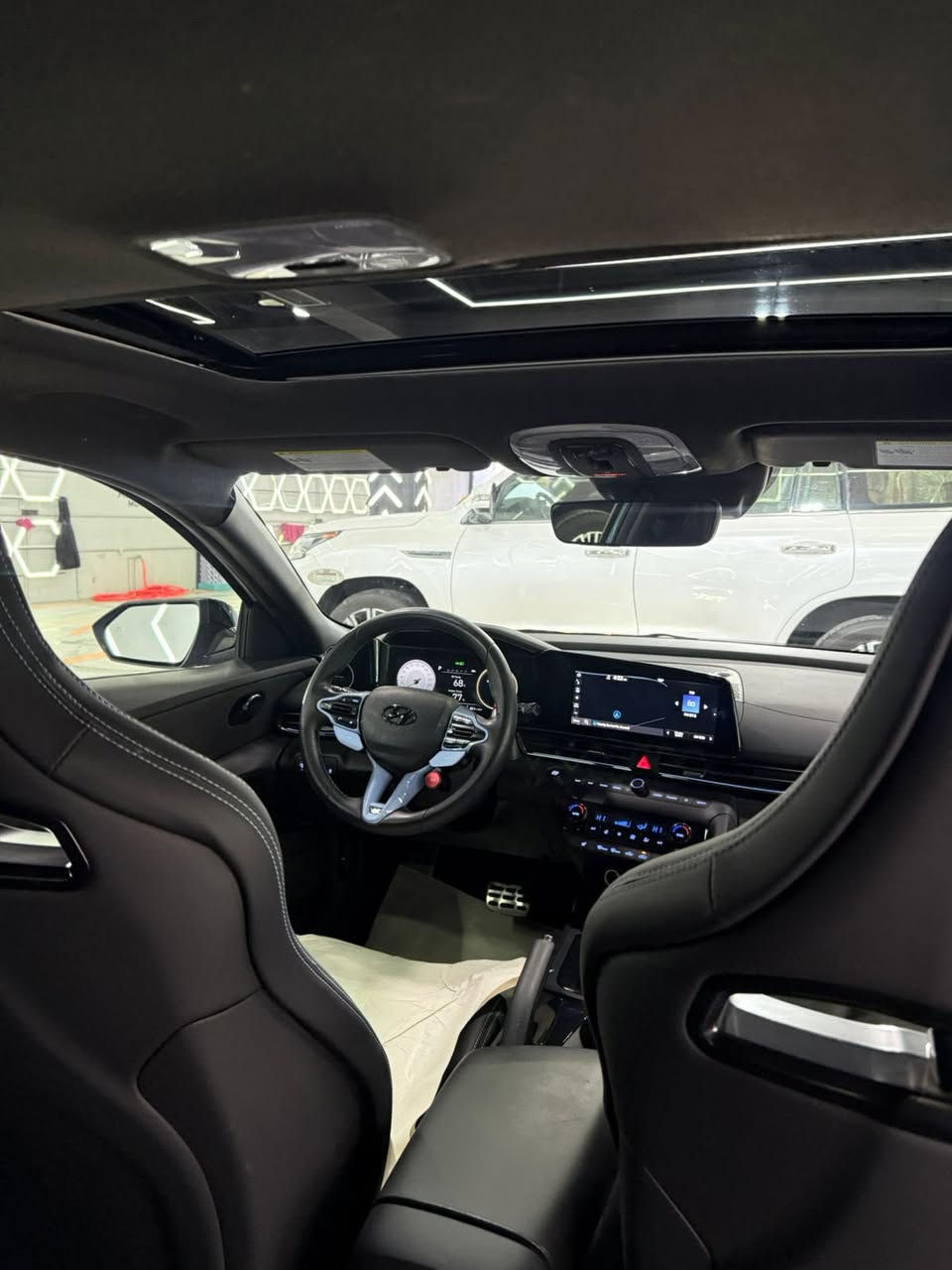 النترا 2023 N جاملغ صبغ
السعر اكتتب رقم 1 ويصلك السعر 
مكينة 2000 تيربو 
مواصفات
-بصمة تشغيل
-فتحة سقف
-كشنات جلد+مخمل 
(الكشنات رياضي حضن مختوم N)
-عدادات وشاشه متصلات دجتل 
-قياده ذاتيه بالكامل (تحديد مسار تثبيت سرعه ونضام تتبع )
-شحن لاسلكي
-تدفئة كشنات 
-بصمة ابواب 
-تشغيل عن بعد 
-شيفتات ستيرن بلاد
-اضائة امامي خلفي Led
جاملغ صبغ صور الضرر مرفقة مع الصور
عنوان السيارة اربيل شركة حسين عبدالكريم 
للاتصال ..***********..***********
