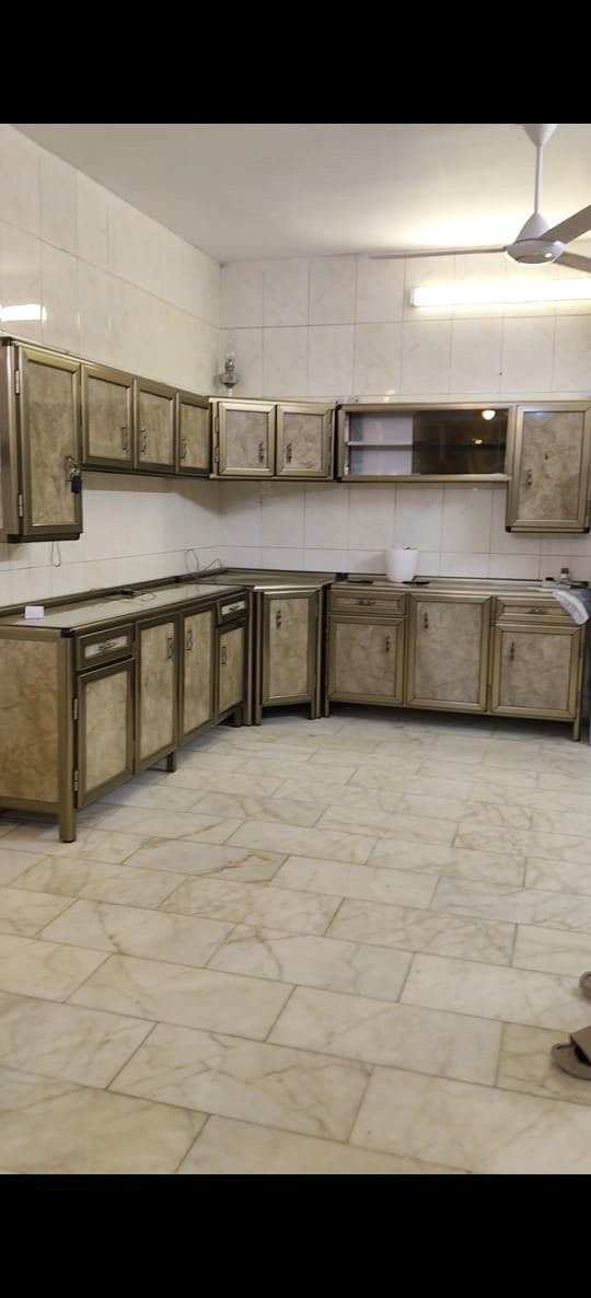 سلام عليكن كاونتر 250 في 300 مستعمل نضيف شغل درجه اوله السعد 300 الف 
عنوان حي اور   ***********
