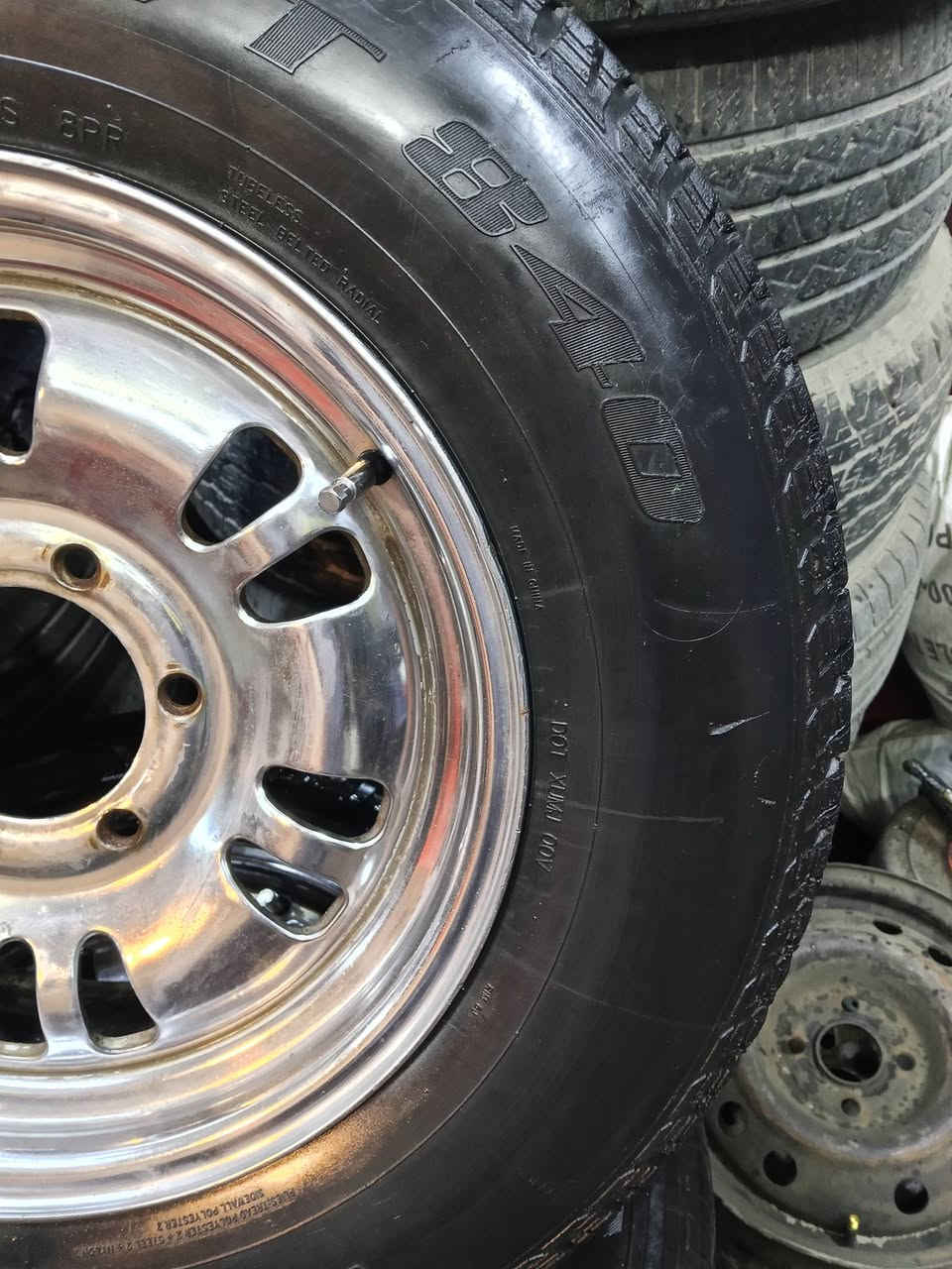 .السلام عليكم
تخم ويل وتاير للبيع 
الحجم 16
شرط الضمان 
***********
يرهم مراوس بغير ويل 
بغداد مدينه الصدر حي طارق
