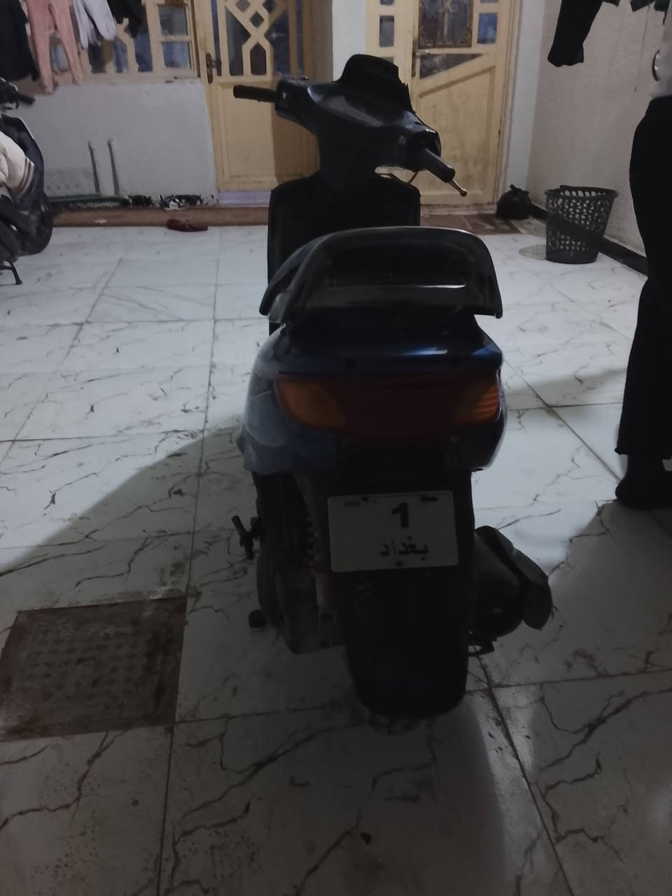 السلام عليكم دراجه فراشه كامله من طول له طول كلشي شغال اشاير لايت هورن سلف عداد سرعه كيج بانزين كلشي شغال محرك ناعم حلوه سعره 300 وبيه مجال مكان ابو الخصيب رقم *********** بس وتساب
