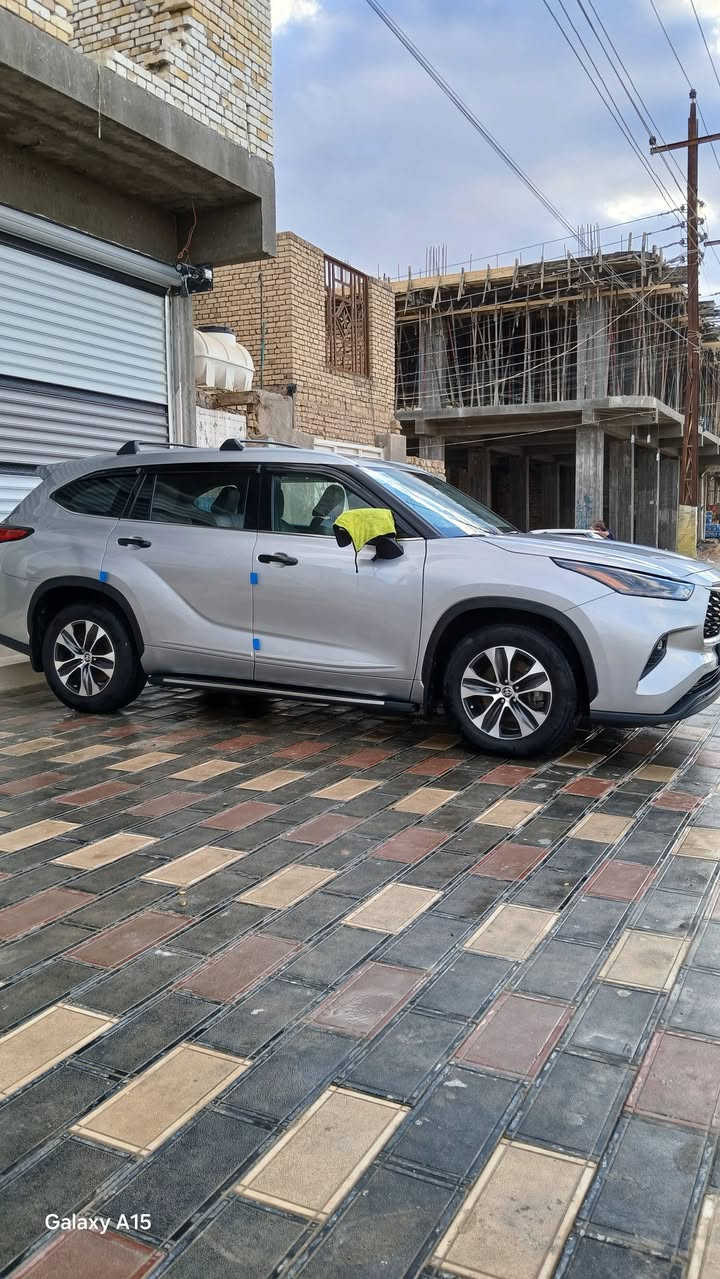 السلام عليكم
للبيع او مراوس بلاندكروز 
تيوتا هايلاندر 
بعدهي زيرو ماشيه 27 
موديل٢٠٢٢ 
بچم كبس 
فول مواصفات : XLE
محرك ( 6 ) سلندر 
مواصفات : XLE 
بصمة 
بصمة ابواب 
كشنات جلد 
كشنات منفصل 
كشنات كهربائي 
تشغيل عن بعد 
كشنات تدفئة 
فتحة 
بريك كهربائي 
اوتو هولد 
اطفاء عند وقوف 
وضعيات قيادة درايف مود سبورت  نورمال  ايكو 
فور ويل مع وضعيات 
مانع انزلاق 
نزول منحدرات 
‏Snow ثلج 
ستائر خلفية وجانبيه
صندوك كهربائي 
بلاجيكتور كشافات 
رادار نقطة عمياء 
رادار خروج عن المسار 
رادار مانع تصادم امامي 
لايت زينون 
7 راكب 
اشاره بلمري 
بدون ايرباك 
ضرره كلش بصيط ربع جاملغ خلفي 
هواي بيه مواصفات  
مكان السياره ناصريه 
موبايل ***********
