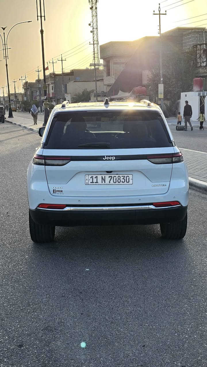 للبيع جيب 2023 فول مواصفات سعر 260 مكان بصره رقم بغداد بسمي صور الحادث مرفقه *********** البصرة, العراق
