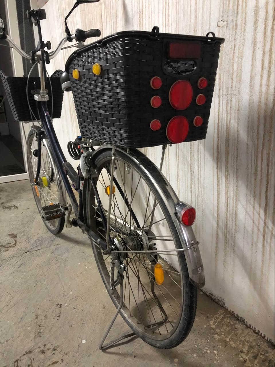 پاسکیلی یابانی بناتی یان حاجی
حجم ٢٧ قیاس گەورە
سێ گێر
ماگنێت
گلۆپی پێش و پشت بیلاد
ویل ستیل و جاملغ ستیل
پاسکیلەکە بە ئەشیاوە نرخی ١٧٥ هەزارە
پاسکیلەکە بە بێ ئەشیا بە ١٥٠ هەزارە
لە هەولێرم *********** أربيل, العراق
