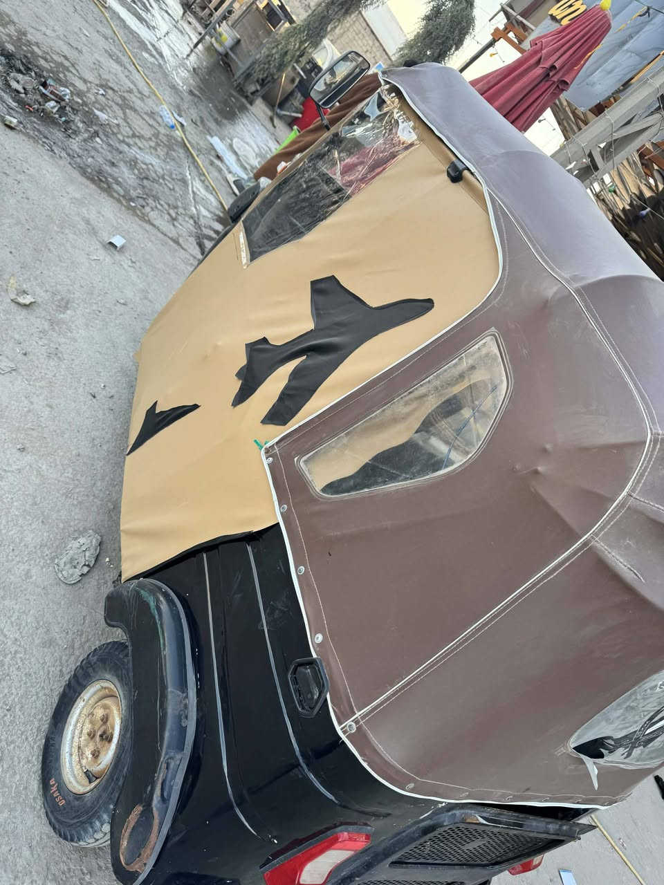 السلام عليكم. تكتك موديل 22 للبيع. مرقمه بأسمي وجاهزه بيه طخات بسيطه.  المكينه مجفته  السعر 6500 استفسار ***********
