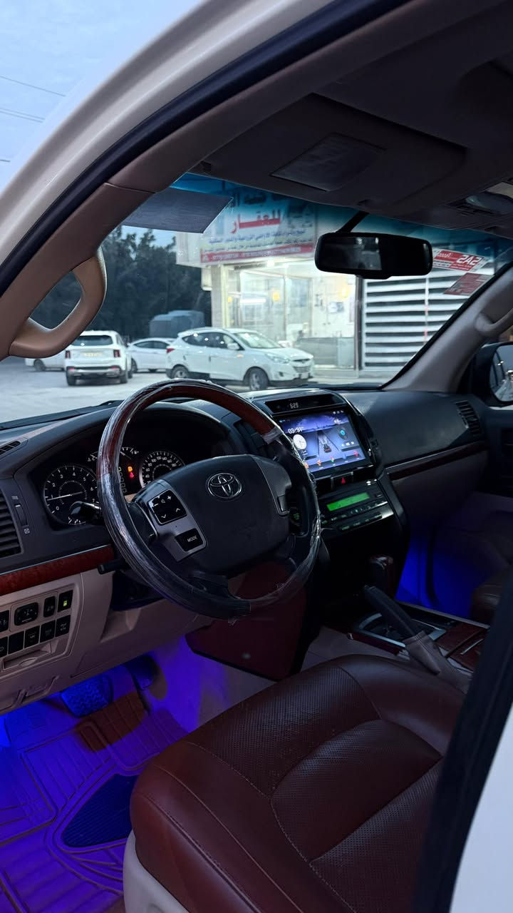 أسلام عليكم
لاندكروز 2015  V6 للبيع
سياره جديده واستخدام شخصي
ماشيه 90 الف حقيقي 
سياره نظيفه وجديده وكلها بلاديه
مواصفات السياره فطيم
حساس خلفي + كشن كهربائي 
لايت زينون+ LED + فتحه طكتين
زراكات  لايتات + دوسات ترحيب لاندكروز
السياره بيها فقط بارد جوه الجاملغ الامامي الايمن
الباقي كفاله وسونار موجود 
مكان السياره بابل
السعر 430$
***********
