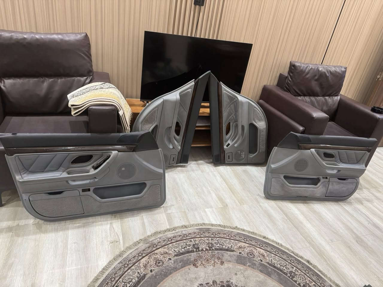 السلام عليكم
غرفة خفاش رصاصي  كشناتها كهرباء شغالة كلها

بطاينها نظيفة لا كسر ولا فطر 

جكمجة وقفلها موجود

سفايف رصاصي موجود

المكان-بغداد السيدية

واتساب فقط

***********
